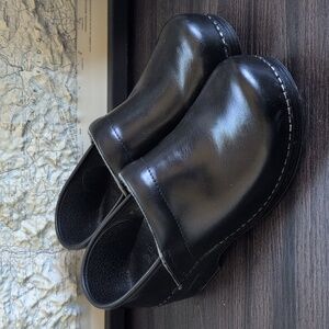 Dansko Black Leather Clogs SZ 41